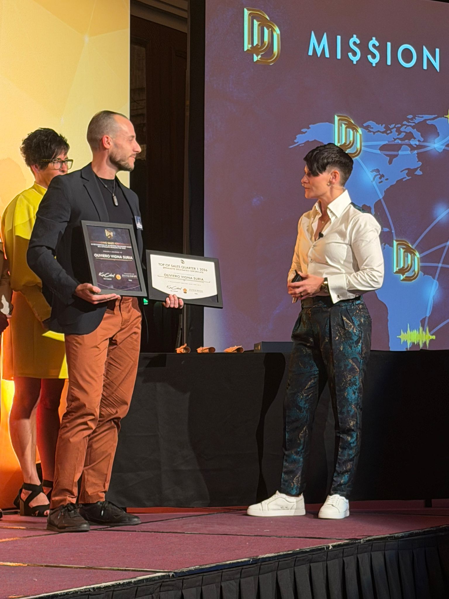 Oliviero Vigna Suria premiato da Kim Calvert come Best Delegate